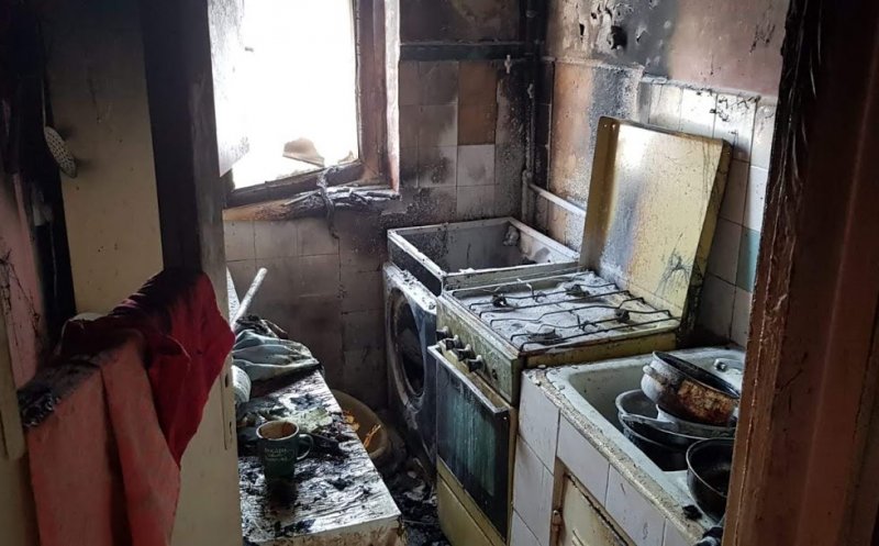 Un apartament din Turda era să sară în aer. A plecat din locuință lăsând aragazul aprins