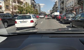 Motociclistul acroșat pe Eroilor, cercetat pentru că a condus drogat