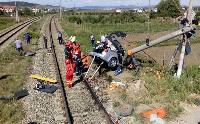Accidentul de tren de la Jucu. Nu a oprit la trecerea cu calea ferată, iar acum e în stare gravă