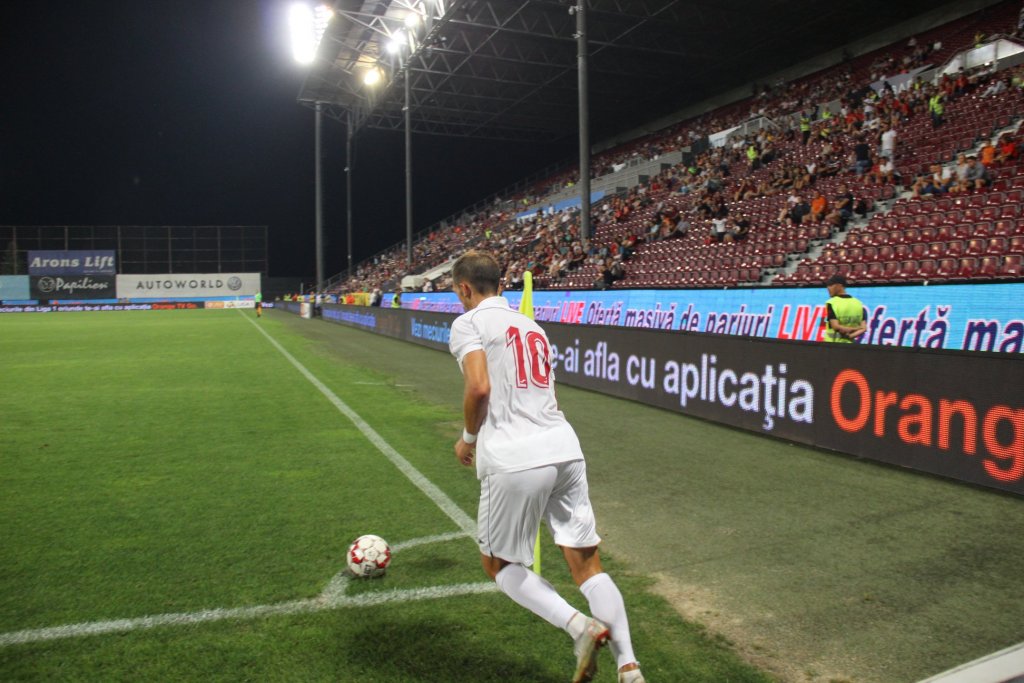 CFR Cluj încearcă un transfer surprinzător. Dan Petrescu își dorește un mijlocaș din Liga 1