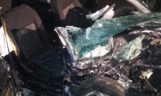 Două maşini distruse şi 3 persoane la spital