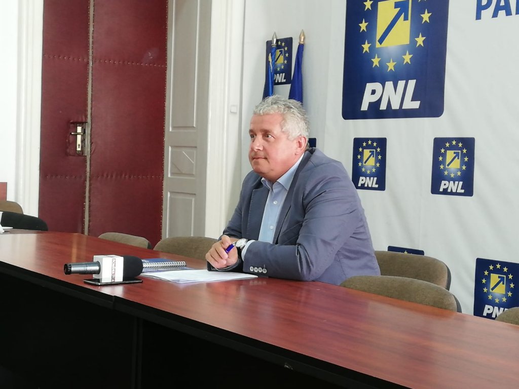 Daniel Buda îi solicită premierului să retragă nominalizările pentru comisar european. "România riscă să îi fie respinsă candidatura"