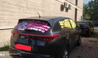 Răzbunare inedită la Cluj. I-au umplut mașina de stickere colorate