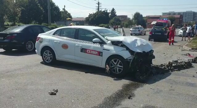 Accident pe strada Bobâlnei din Cluj. Șapte persoane au fost transportate la spital