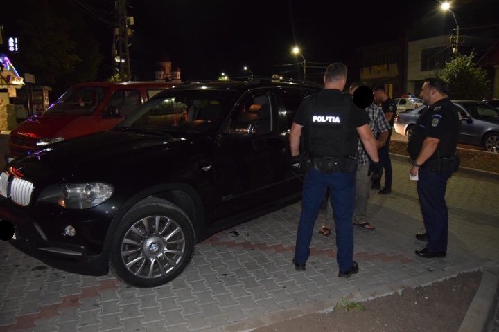 Razie în toiul nopții în Huedin. Peste 100 de persoane și zeci de mașini verificate