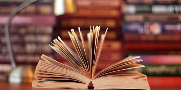 Bookfest  pune iar cărțile pe masă la Cluj! Cititorii, gratis cu autobuzul