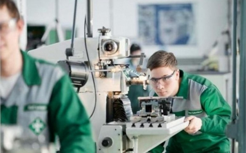 Învăţământul profesional, obligatoriu pentru elevii cu media sub 5 la evaluarea naţională