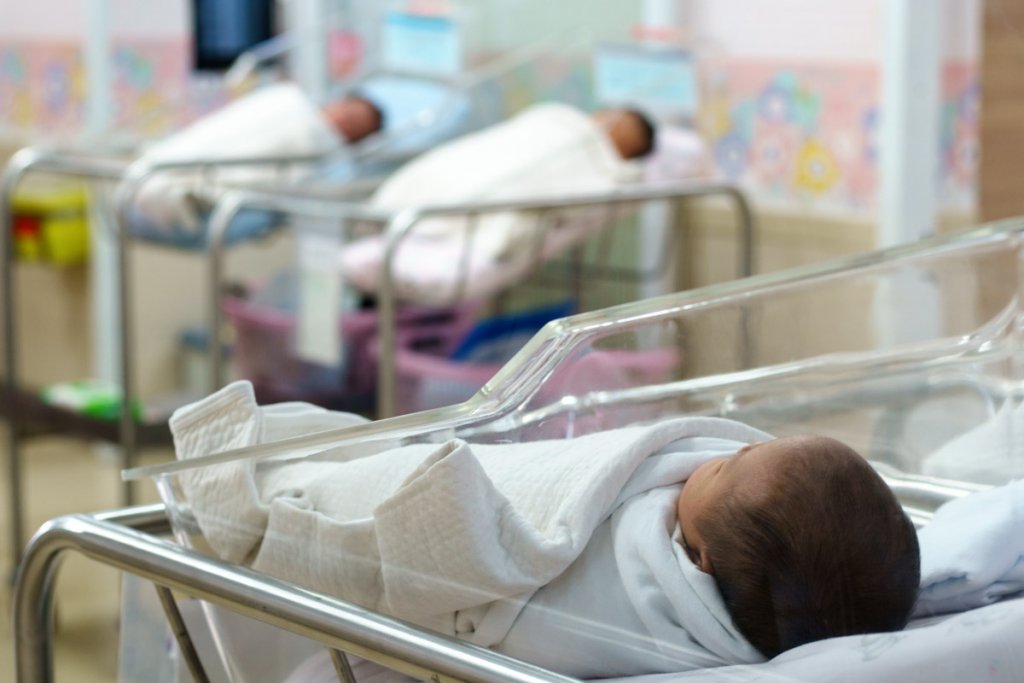 Cu cât se vinde un copil la Cluj? 3.100 de euro, în două rate