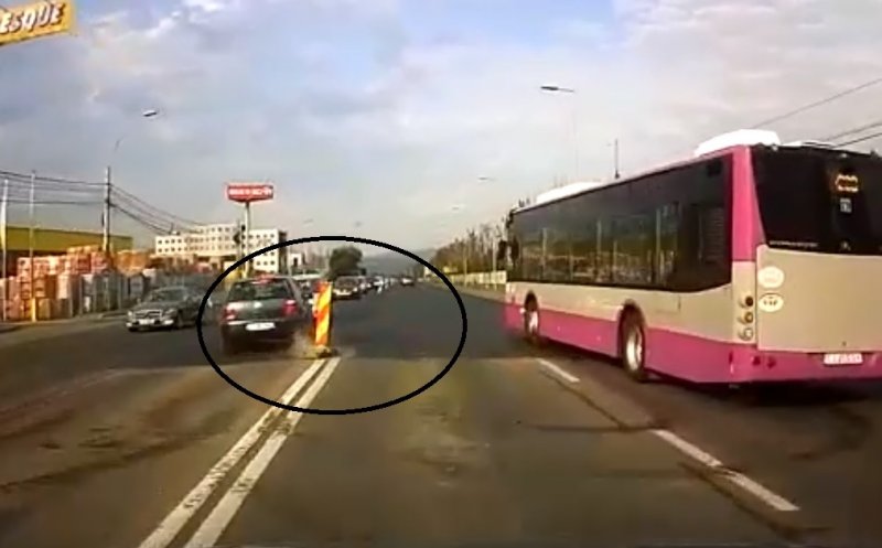 Accidentul frontal de la intrare în Floreşti, surprins LIVE! Şoferi neatenţi şi semnalizări ce lasă de dorit