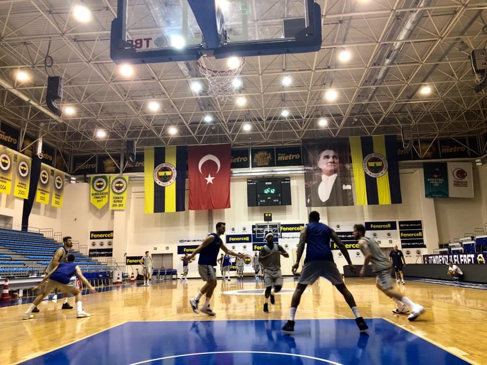 Vedetele de la Fenerbahce vin la Cluj