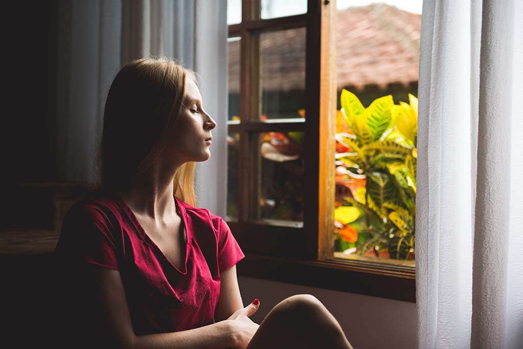 Fumezi sau tocmai te-ai lăsat? Amestecul din trei plante care îţi curăţă plămânii de nicotină