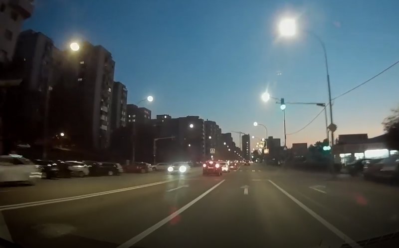 Video șocant! Femeie, la un pas de a fi spulberată pe o trecere de pietoni din Cluj