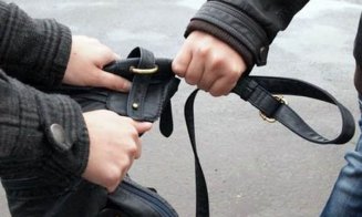 Minor, tâlhărit în plină stradă. Printre atacatori, un copil de 15 ani