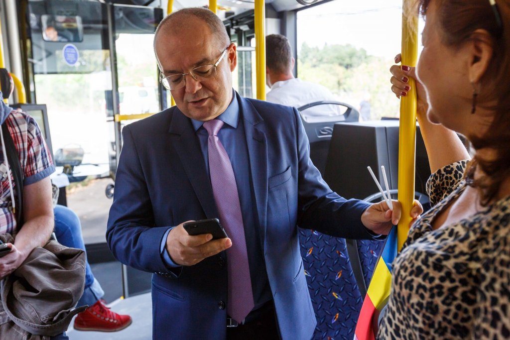 "Emil Boc, mai poți? Nu ai obosit?"