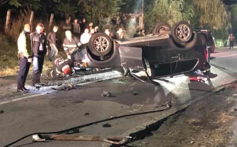 Răsturnări de mașini în serie la Cluj. Autoturism de teren, cu roțile în sus la Huedin