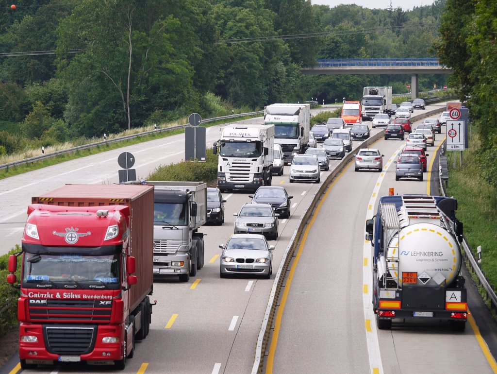 Cercetătorii clujeni: dezvoltarea economică mărește poluarea