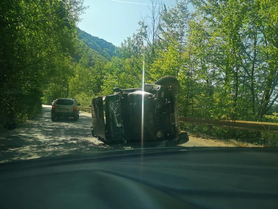 A treia mașină răsturnată la Cluj! Un autoturism de teren, la Tarnița