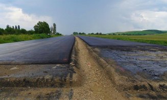 Asfalt pe un lot al Autostrăzii Transilvania