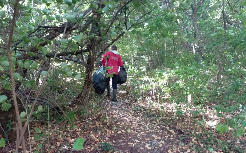 Munţi de gunoaie în Cheile Turzii, după sezonul turistic