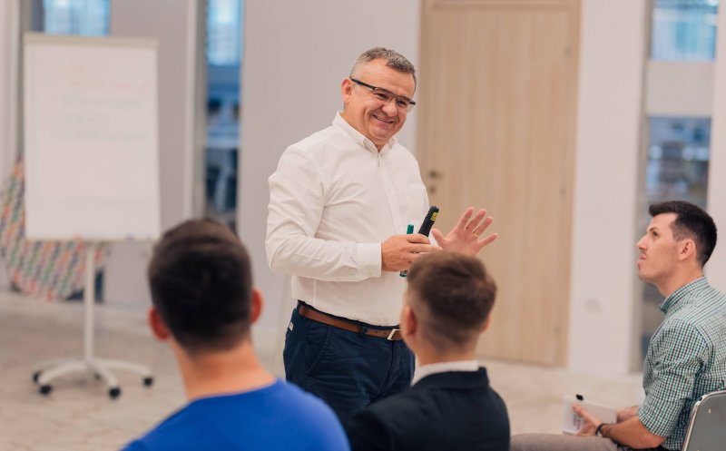 Un economist clujean a creat o platformă de educație financiară pentru cupluri