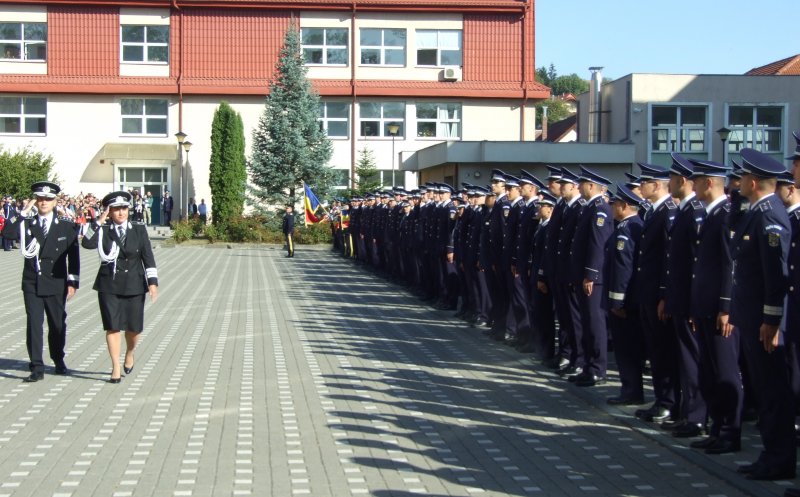 300 de noi polițiști la Cluj. O maramureșeancă, cea mai mare medie din istoria școlii