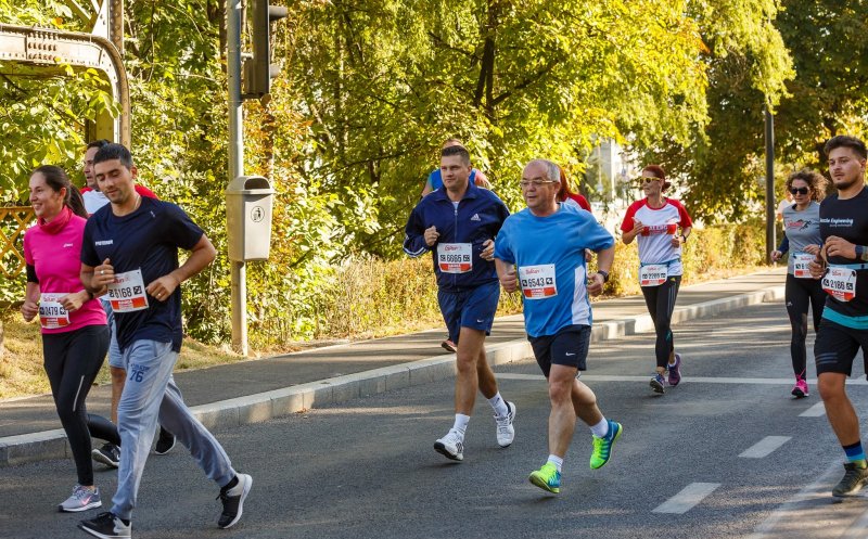 Cros cu 2.000 de persoane la Cluj de Ziua Mondială fără mașini. Primarul Emil Boc, între alergători