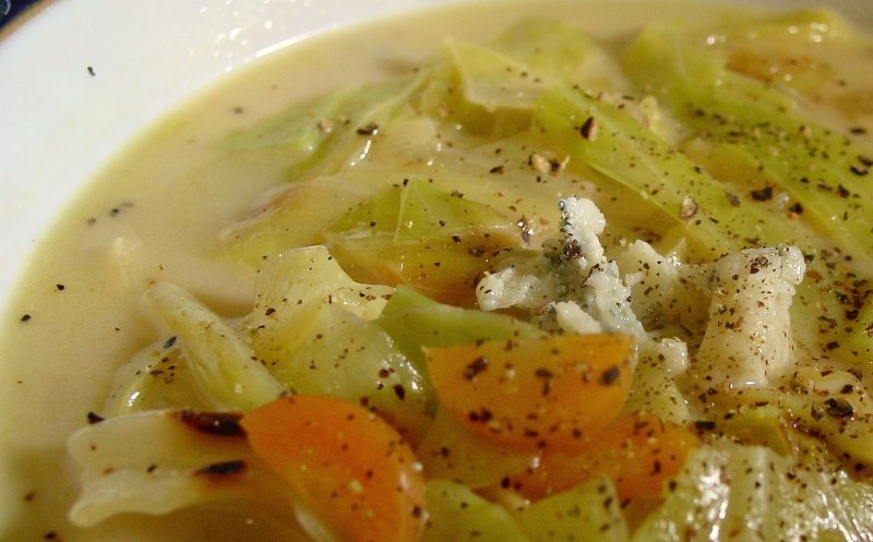 Dieta cu supă de varză. Slăbeşti 7 kg în 7 zile