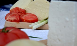 Frăția Bacilor Ardeleni, pe bani europeni. Laptele, procesat într-o fabrică din Mociu, transformat în brânzeturi artizanale
