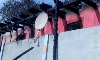 Un cablu defect a aprins o casă din Cluj