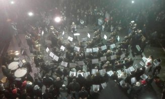 Cântecele galeriei Universității, interpretate LIVE de suporteri și acompaniate de o orchestră simfonică