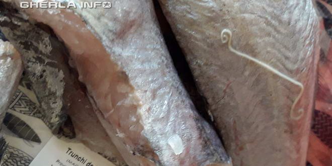 Ofertă specială la un Lidl din Gherla: peşte cu viermi