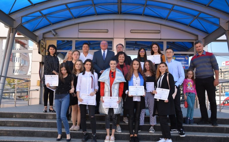 Elevii de 10 ai Clujului, premiaţi: 1.500 de lei pentru media maximă la Evaluarea Naţională, 2.000 de lei pentru 10 pe linie la Bac