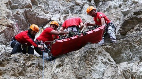 Accident tragic în Piatra Craiului. Un bărbat din Cluj și o femeie au decedat, după ce au căzut într-o râpă