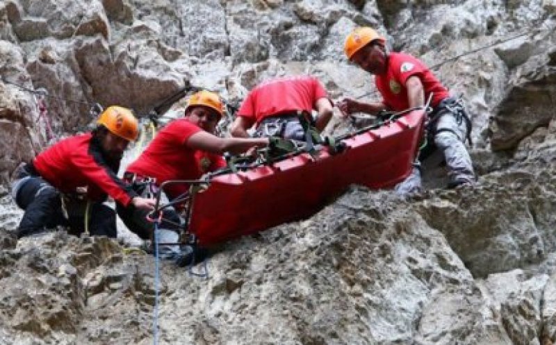 Accident tragic în Piatra Craiului. Un bărbat din Cluj și o femeie au decedat, după ce au căzut într-o râpă