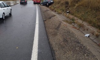 Accident după accident, la Cluj. Încă o mașină a derapat, din cauza vitezei neadaptate pe carosabilul umed