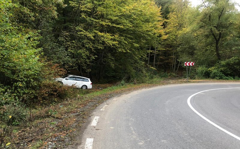 Maşină ieşită de pe drum în zona Sf. Ion. Un rănit