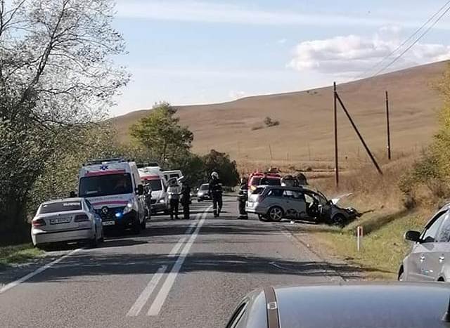 Mașină dată peste cap, lângă Cluj.  "Salutare tuturor! Cateva sfaturi vă scriu. M-am rostogolit de două ori!"