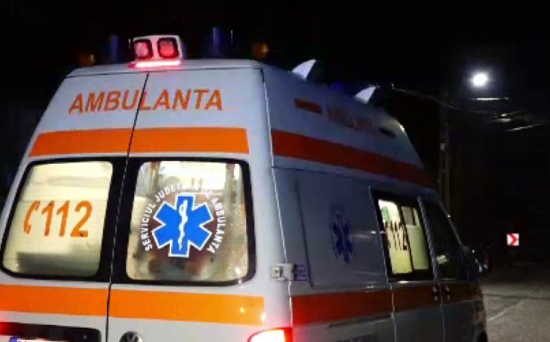 Mașină căzută de pe pod lângă Sucutard. Două persoane au rămas încarcerate