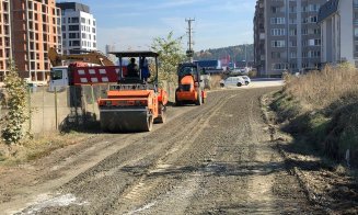 Dacă tot nu este centură, primarul Floreștiului repară strada de lângă mall, "o capcană" pentru șoferi în iernile trecute