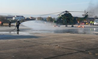 Exercițiu de amploare la aeroportul Cluj. Cum se intervine când o aeronavă se rupe în două și ia foc