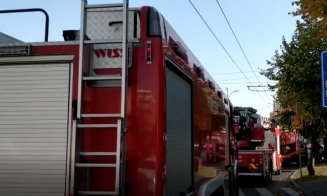 Incendiu într-un apartament, pe Titulescu. O mamă și copilul ei, salvați de tată și de vecini