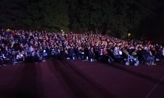 Centenar în Alb și NegrU