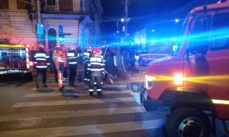 O ambulanță s-a răsturnat în mijlocul Clujului, cu pacient cu tot