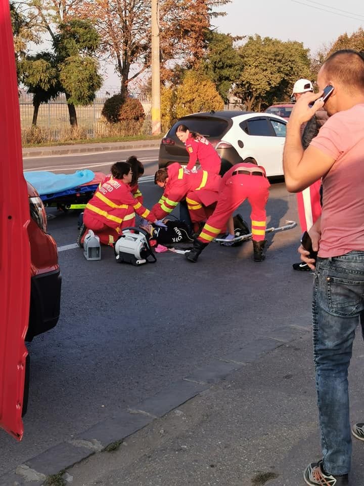 Fetița luată pe sus pe trecerea de pietoni, în stare gravă la spital