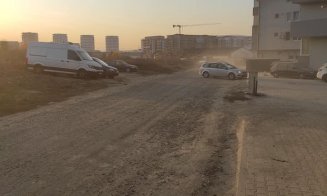 Praf ca pe Marte pe o stradă din Floreşti. Locuitorii protestează: "Cerem asfaltarea de urgenţă a drumului!"