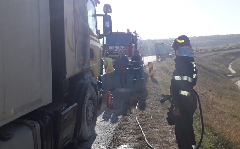 Un camion a luat foc în mers pe Vâlcele-Apahida. Reacția salvatoare a șoferului