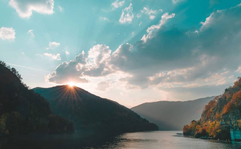 Toamnă nebun de frumoasă la Cluj! TOP 5 peisaje de poveste cu Delta Transilvaniei, pădurea bântuită sau cascada din Apuseni