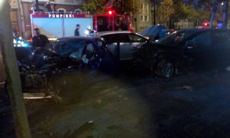 Accident GRAV în centrul Clujului! Patru maşini praf, patru tineri implicaţi, o tânără de 18 ani la spital
