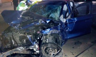Accident GRAV în centrul Clujului! Patru maşini praf, patru tineri implicaţi, o tânără de 18 ani la spital