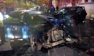 Accident GRAV în centrul Clujului! Patru maşini praf, patru tineri implicaţi, o tânără de 18 ani la spital